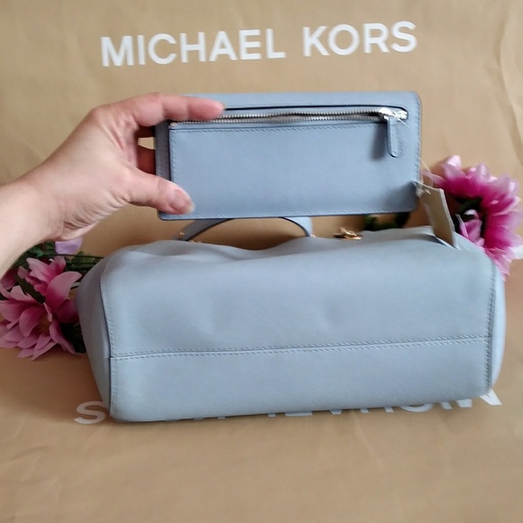 SALE πMichael kors purse bag w/ wallet - Picture 7 of 8